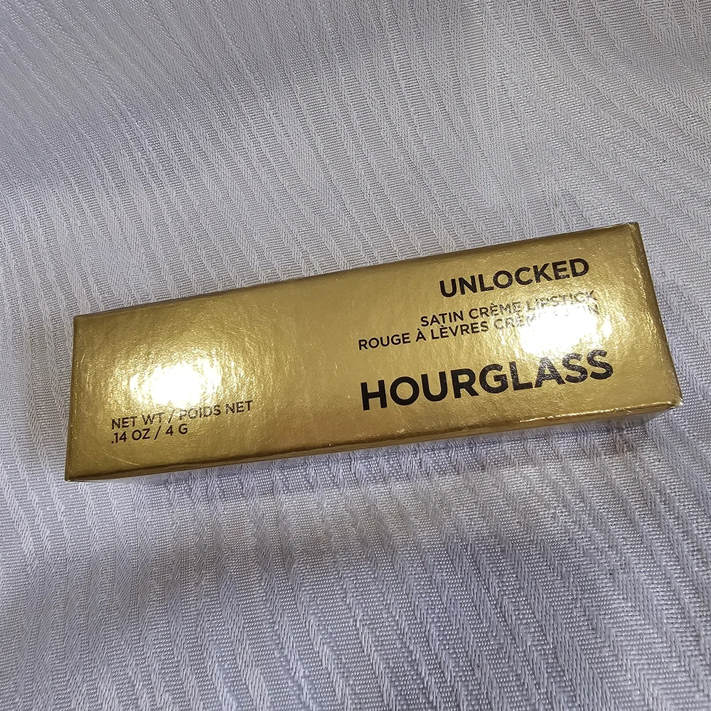 Hourglass Unlocked Satin Crème Lipstick in Flora 330